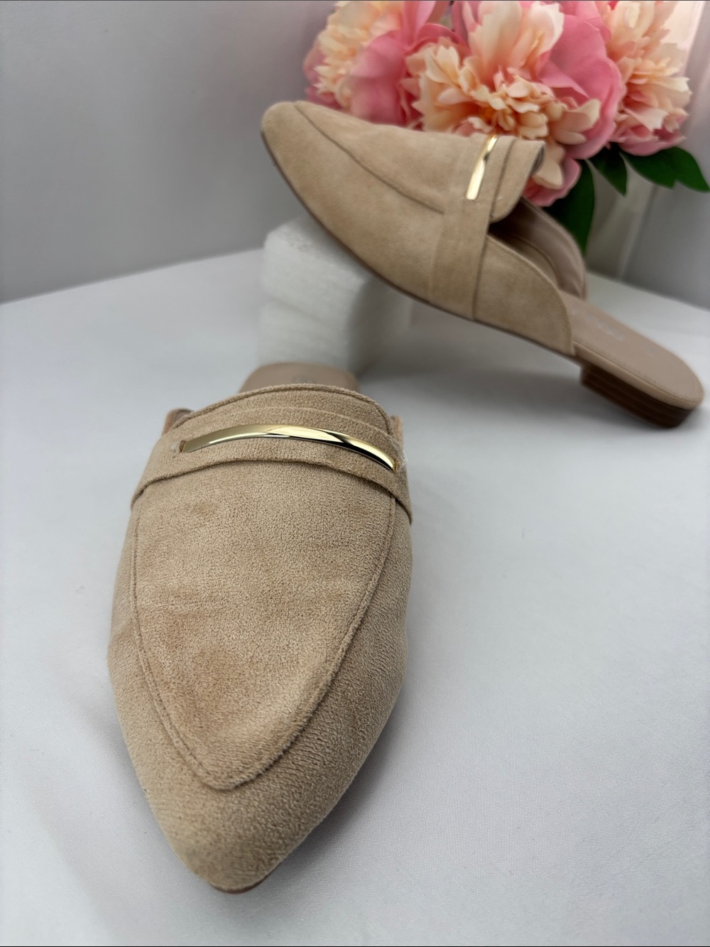 Musshoe Womens 8 Beige Pointed-Toe Slip-On Mules with Gold Accent #760